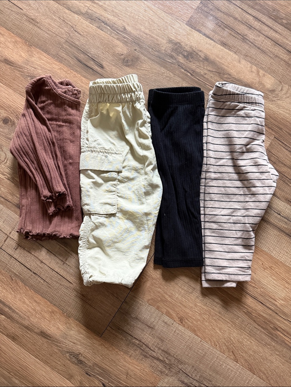 H&M 9mo Girl Bundle of Joggers, Leggings and Shirt